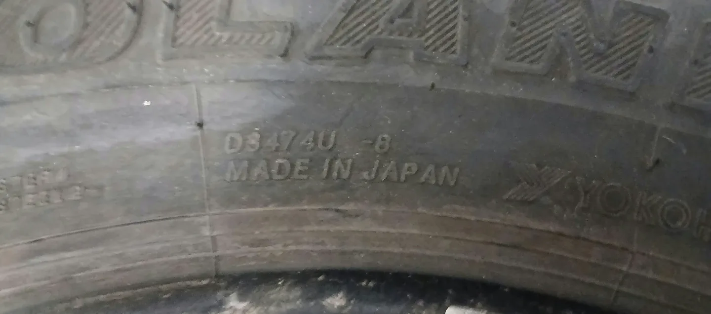 Yokohama 215/70R16 99Q Winter Radial Tires - Set of 4 image indicator(2)