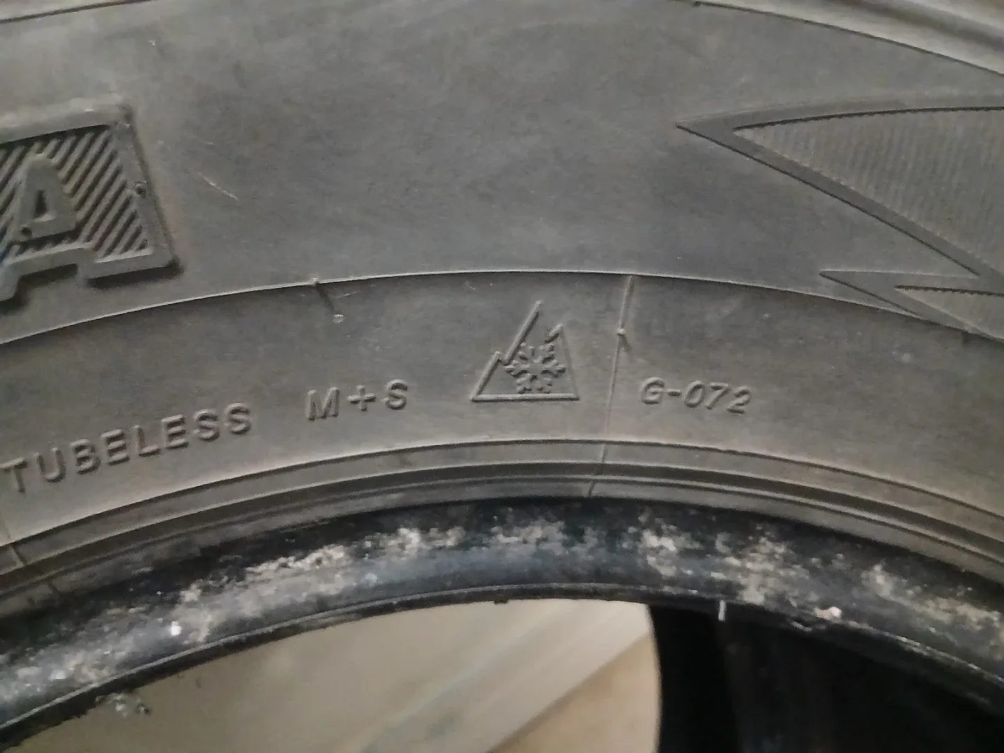 Yokohama 215/70R16 99Q Winter Radial Tires - Set of 4 image indicator(3)