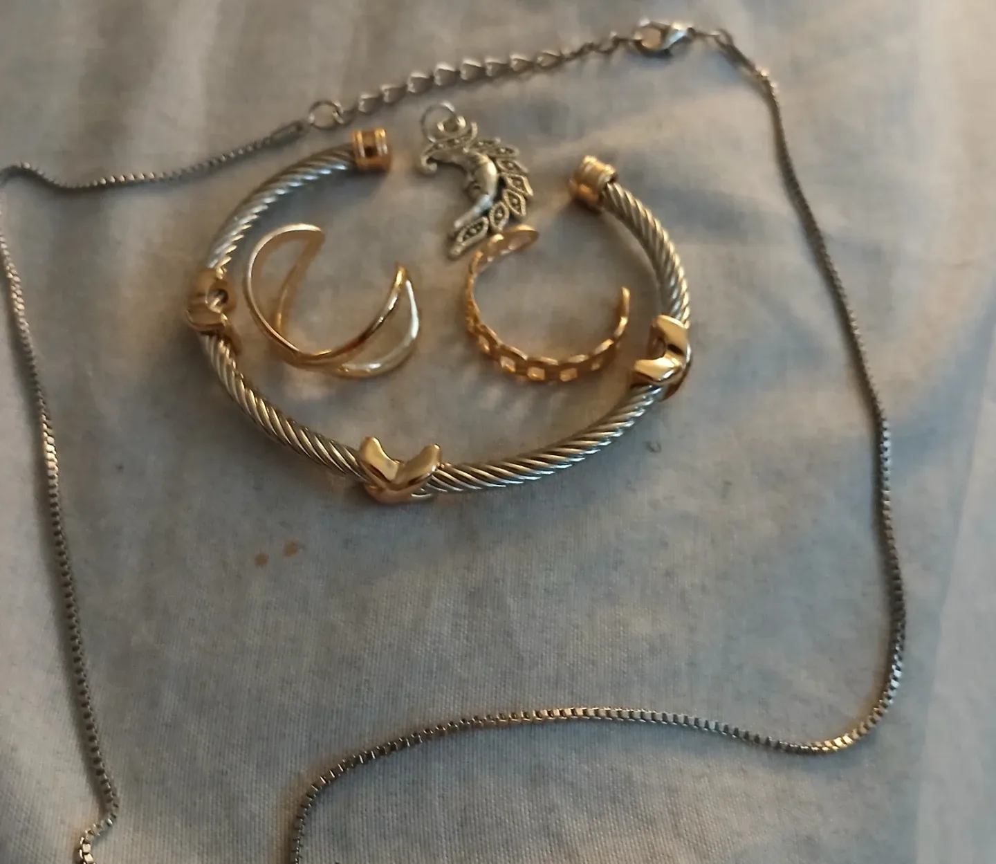 Bracelet, Ring and Necklace Set image indicator(7)
