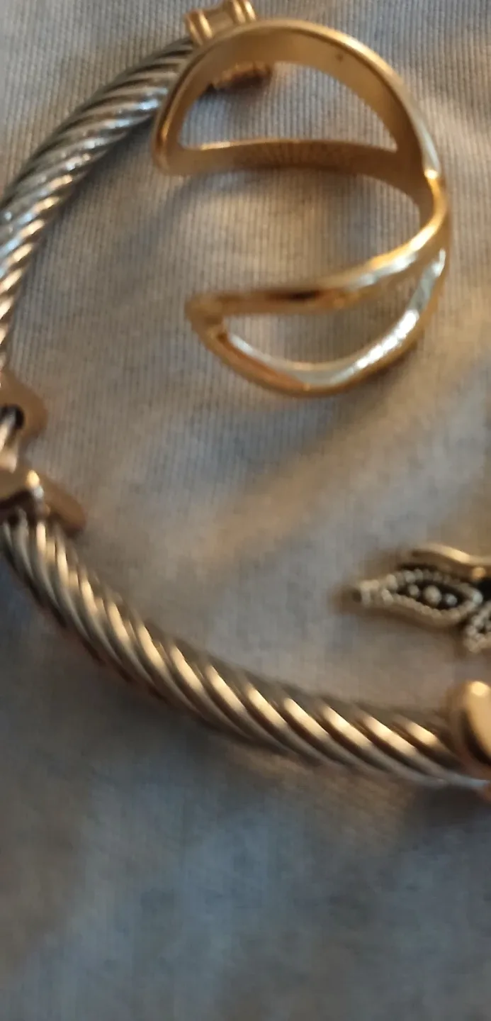 Bracelet, Ring and Necklace Set image indicator(8)