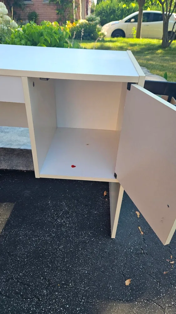 White Desk with Storage image indicator(3)