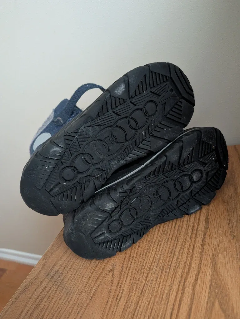 Joe Fresh Winter Boots - Size 6 image indicator(4)