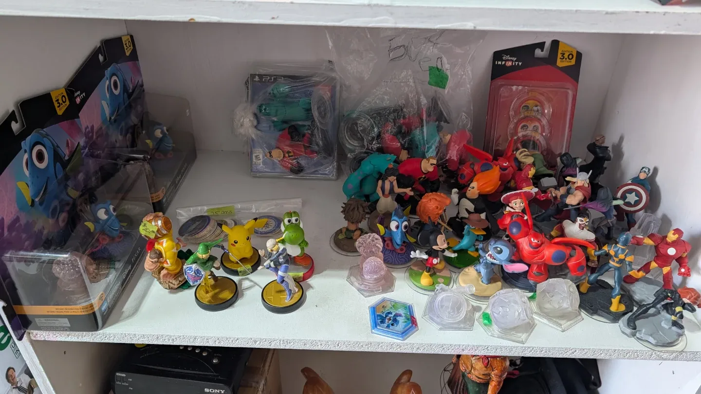 Skylanders & Disney Infinity Figures image indicator(2)