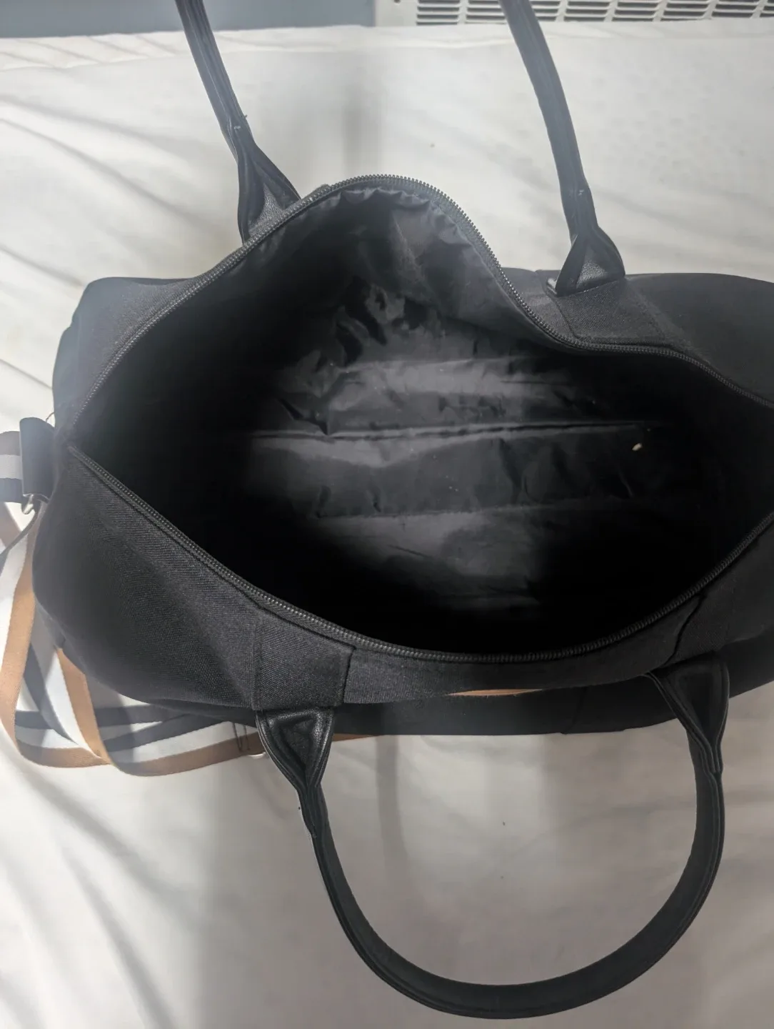 BOSS Parfums Black Duffle Bag image indicator(2)