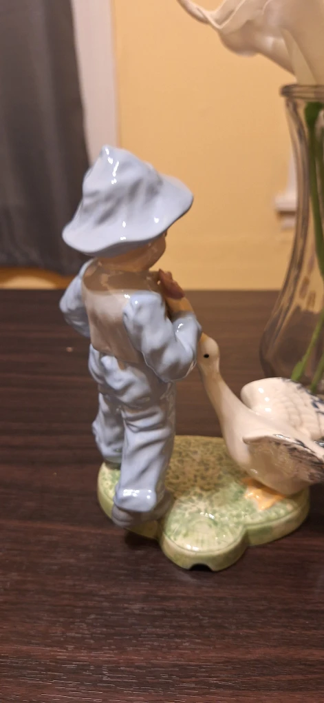 Vintage Ceramic Figurine Boy with Geese - photo 3