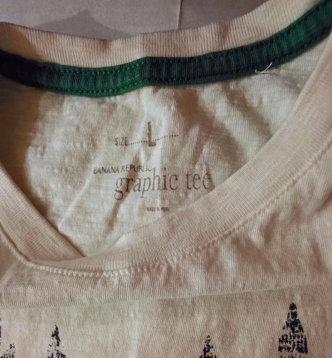 LARGE Banana Republic Graphic Tee - Size L