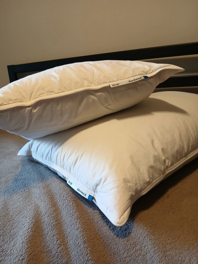 2 down pillows - IKEA GULKAVLE (queen) - photo 2