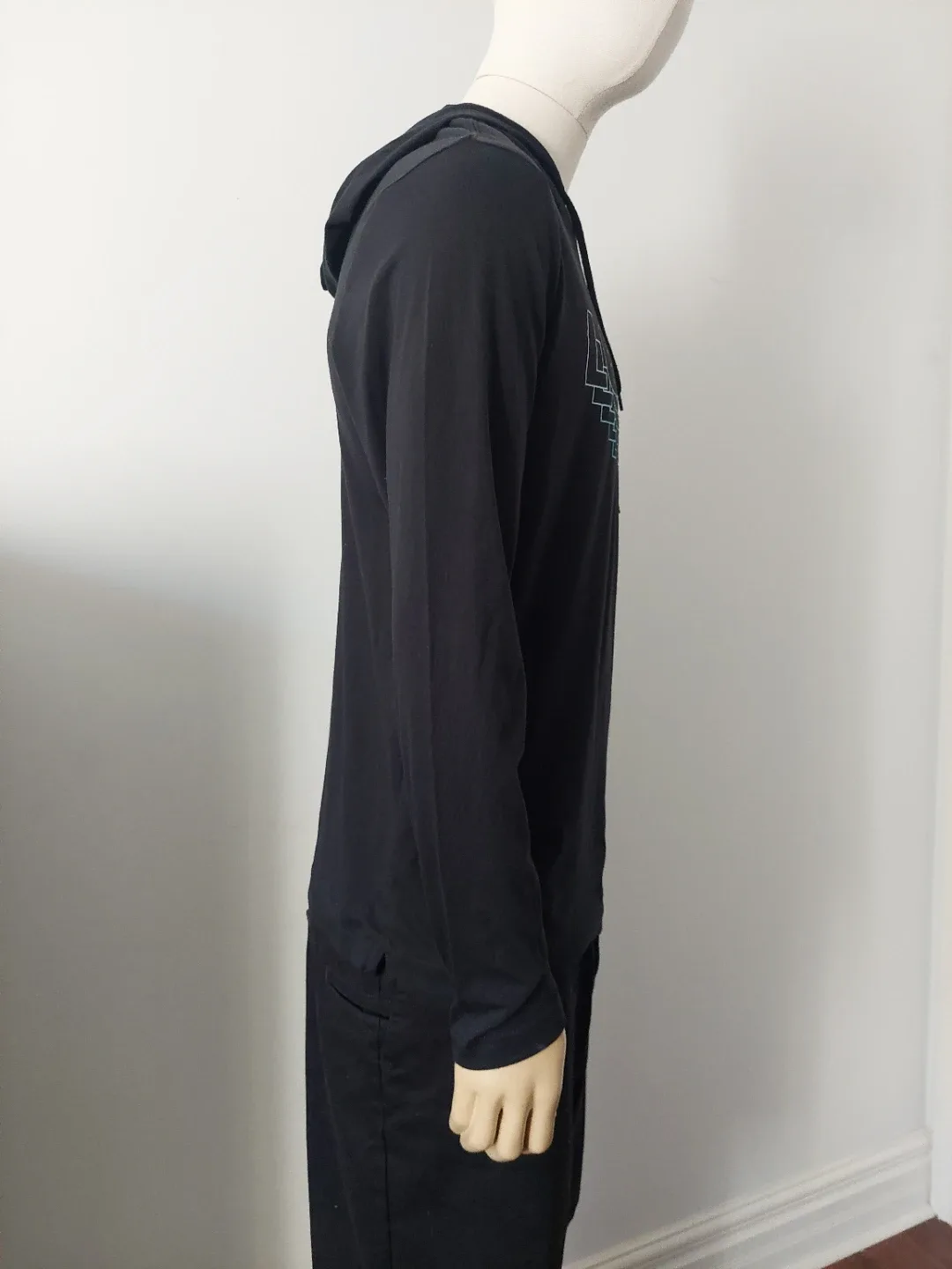 New - Levi's Black Graphic Hoodie - Size M  N̈WOT image indicator(5)