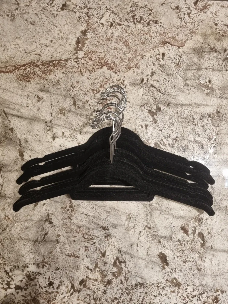 10 Black Velvet Non-Slip Hangers image indicator(2)