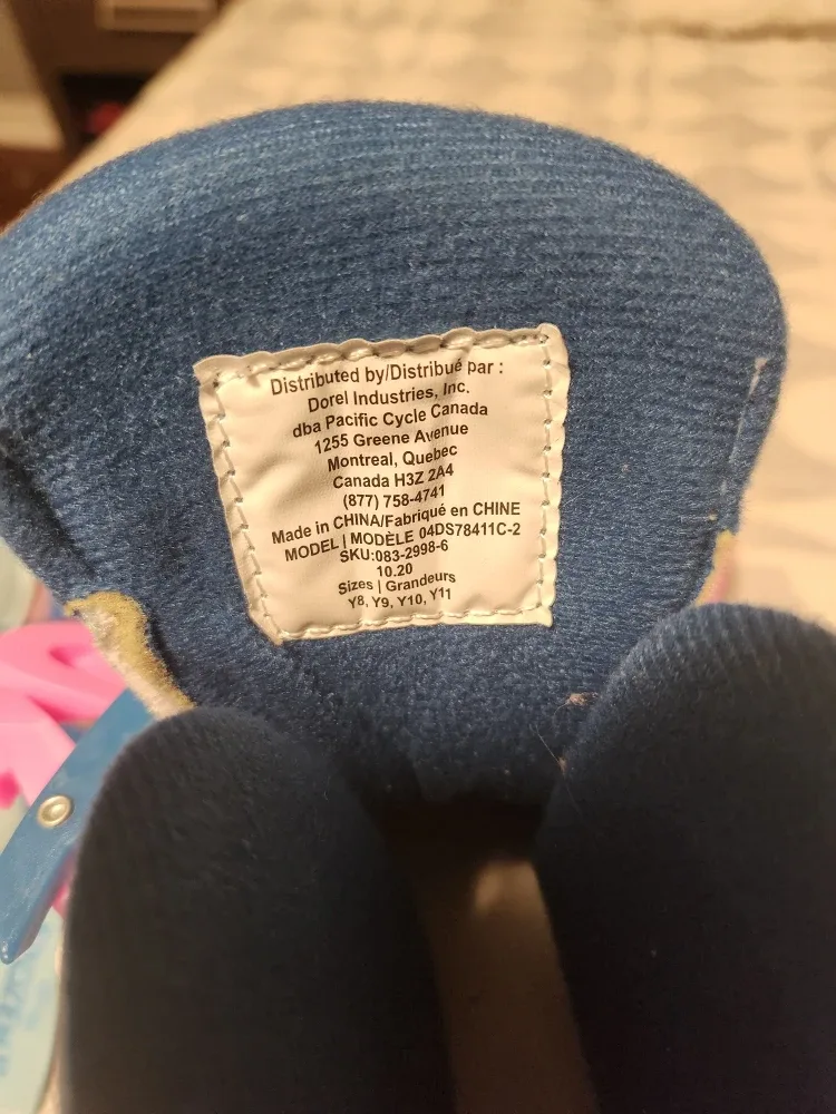 Disney Frozen II Ice Skates & Pads image indicator(3)