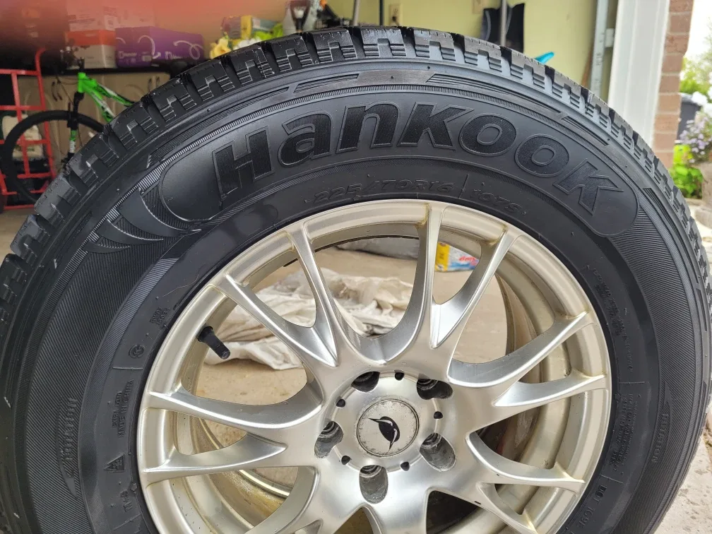 Hankook Dynapro i*pike 225/70R16 Winter Tire