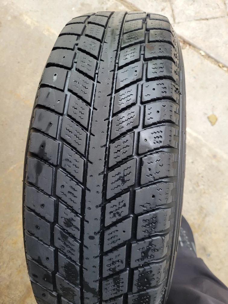 Hankook Dynapro i*pike 225/70R16 Winter Tire - photo 2