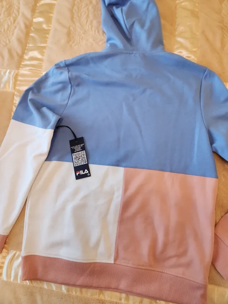 Fila Hoodie unisex. Men's size Small. Women's size Large . image indicator(2)