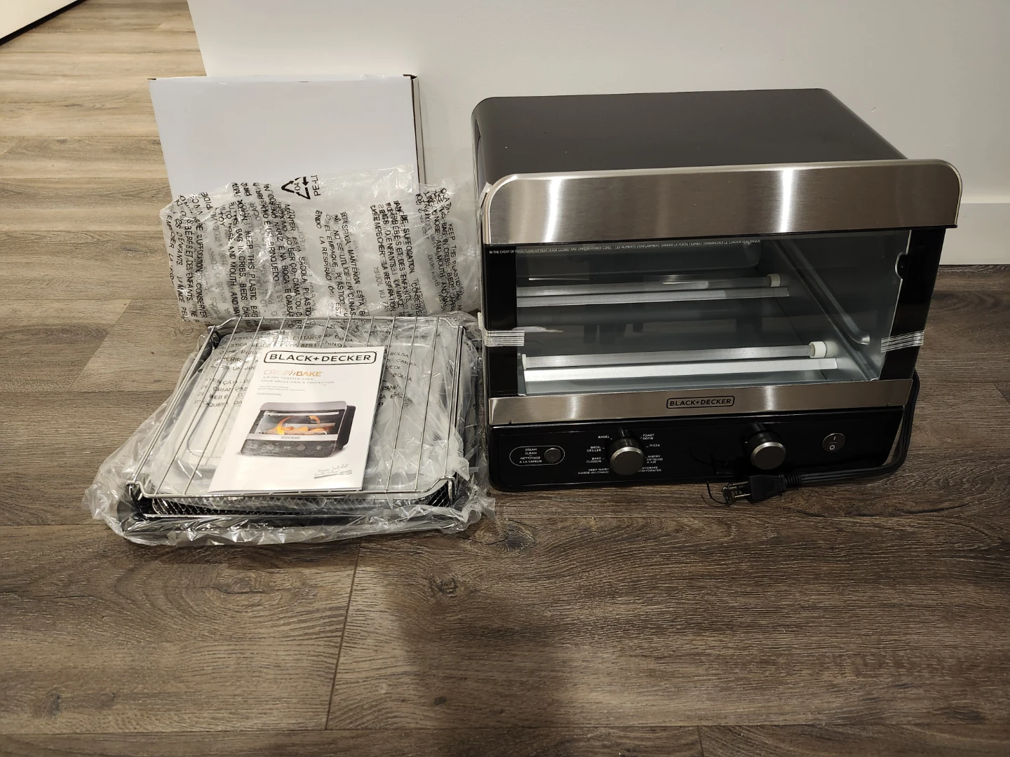 New BLACK+DECKER Crisp 'N Bake Air Fry Toaster Oven