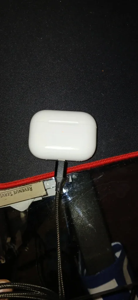 Apple AirPods Pro Case image indicator(2)