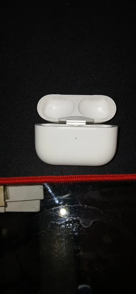 Apple AirPods Pro Case image indicator(4)