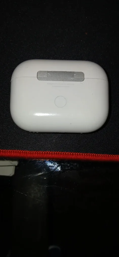 Apple AirPods Pro Case image indicator(5)