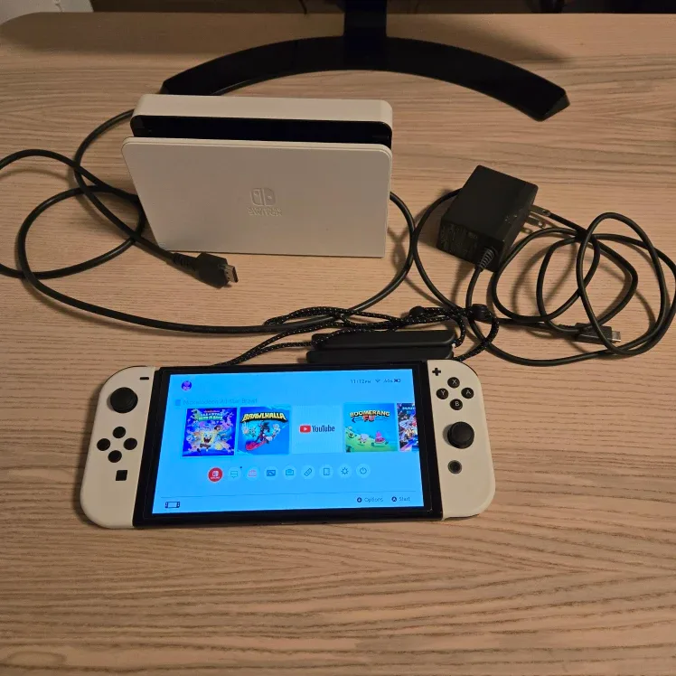 Nintendo Switch OLED. MINT condition. original accessories.
