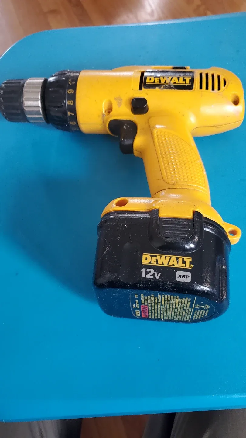 DeWalt DW953 12V Cordless Drill image indicator(2)