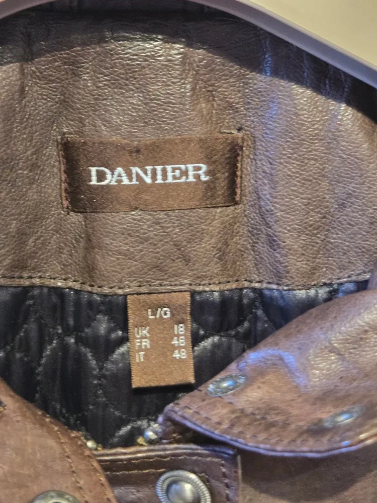 Danier Brown Leather Jacket - Size L image indicator(2)