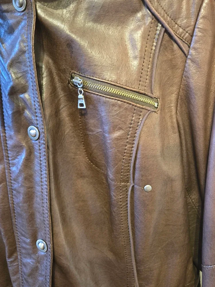 Danier Brown Leather Jacket - Size L image indicator(3)