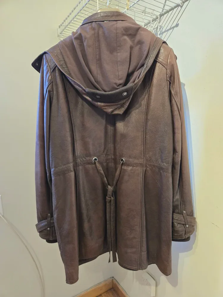 Danier Brown Leather Jacket - Size L image indicator(6)