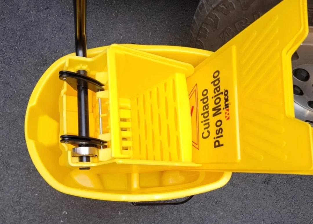 Rubbermaid WaveBrake Mop Bucket - photo 2