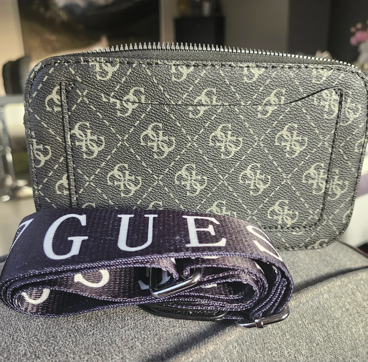 Guess Crossbody Bag image indicator(2)