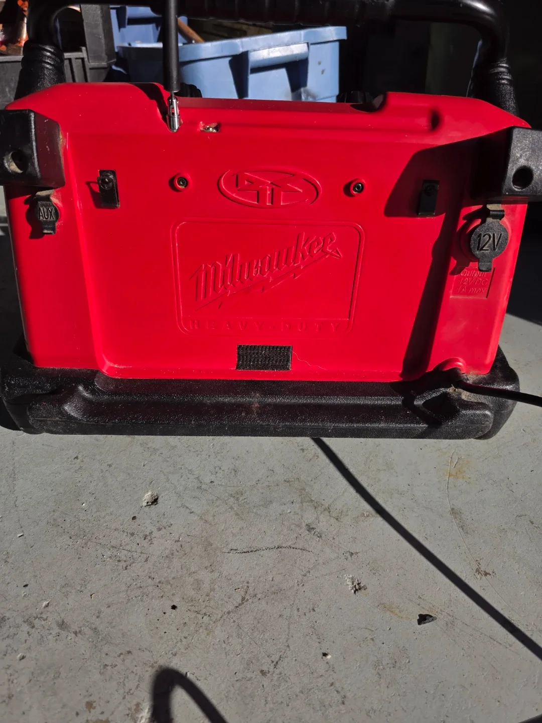 Milwaukee Jobsite Radio - Powered by Rockford Fosgate image indicator(2)