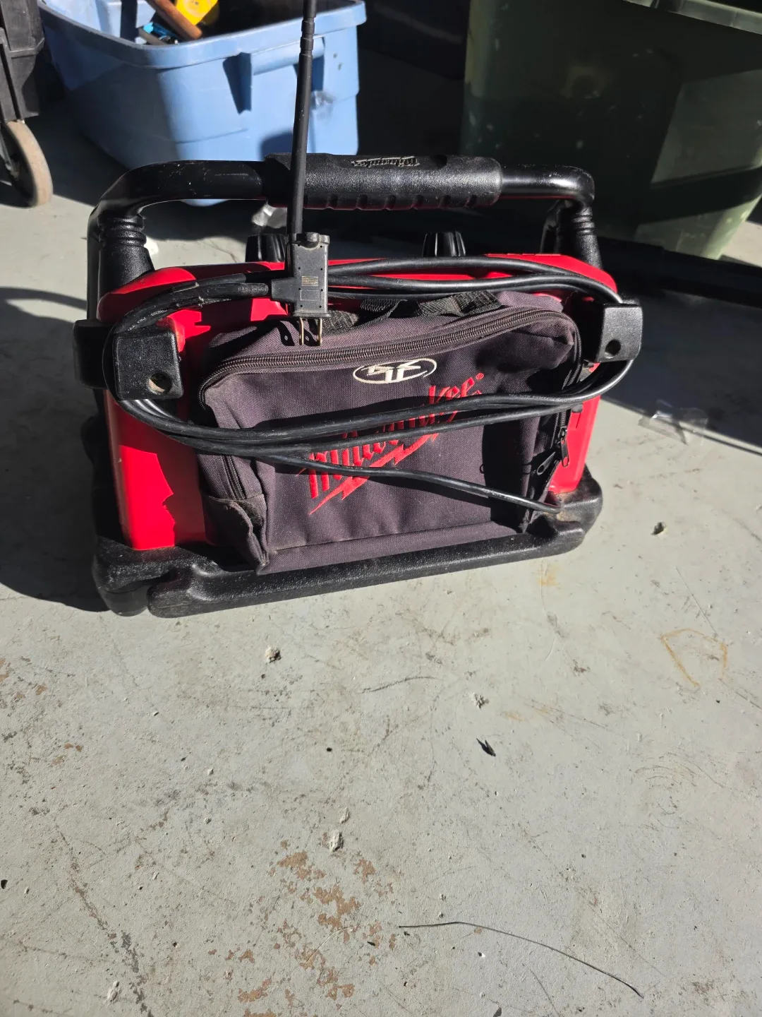 Milwaukee Jobsite Radio - Powered by Rockford Fosgate image indicator(3)