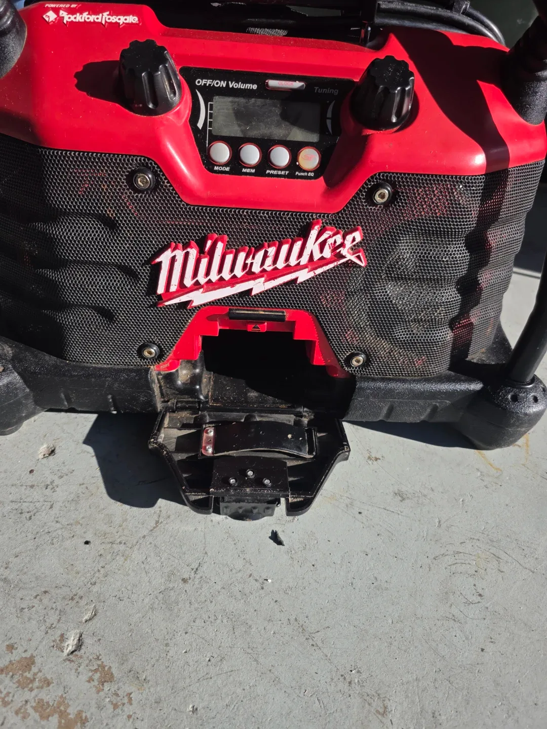 Milwaukee Jobsite Radio - Powered by Rockford Fosgate image indicator(5)