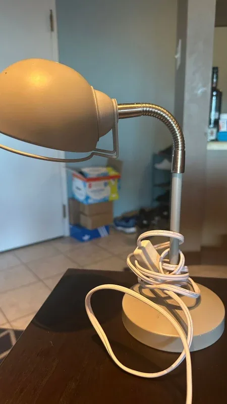 2 table lamps, 1 floor lamp and 1 photo frame image indicator(2)