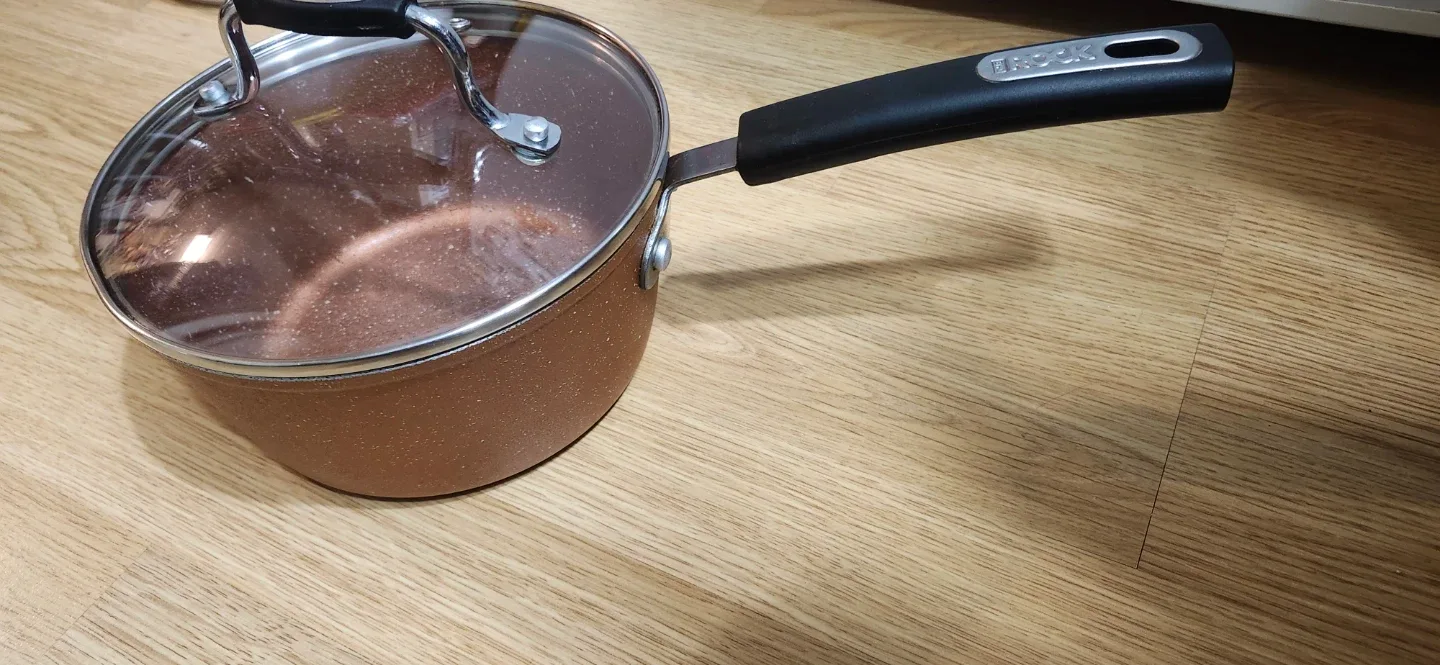 Brock Aluminium Copper-Toned Saucepan with Lid.For Cost new $45+ image indicator(4)