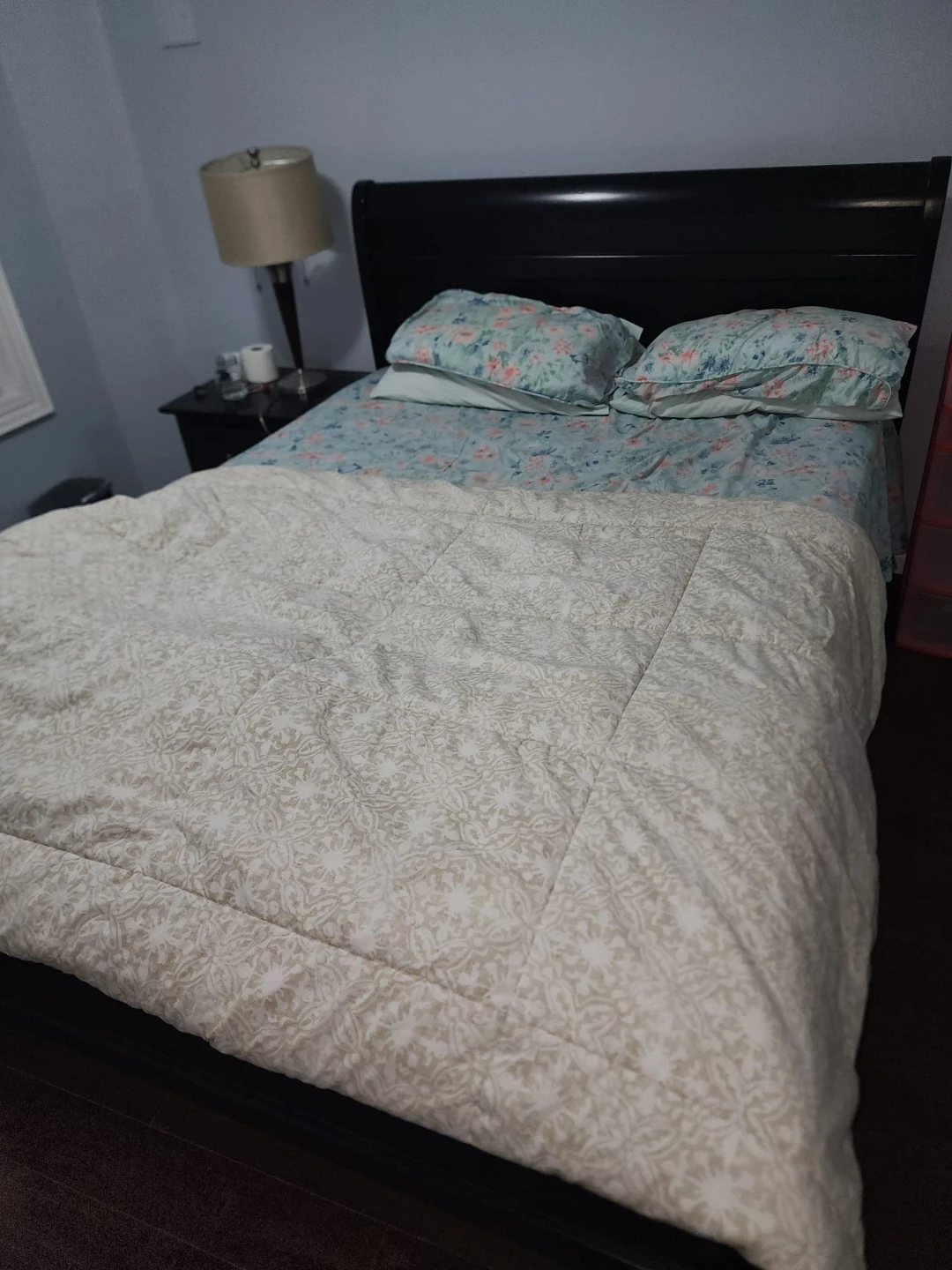 Modern Black Queen Sleigh Bed Set with Mattress