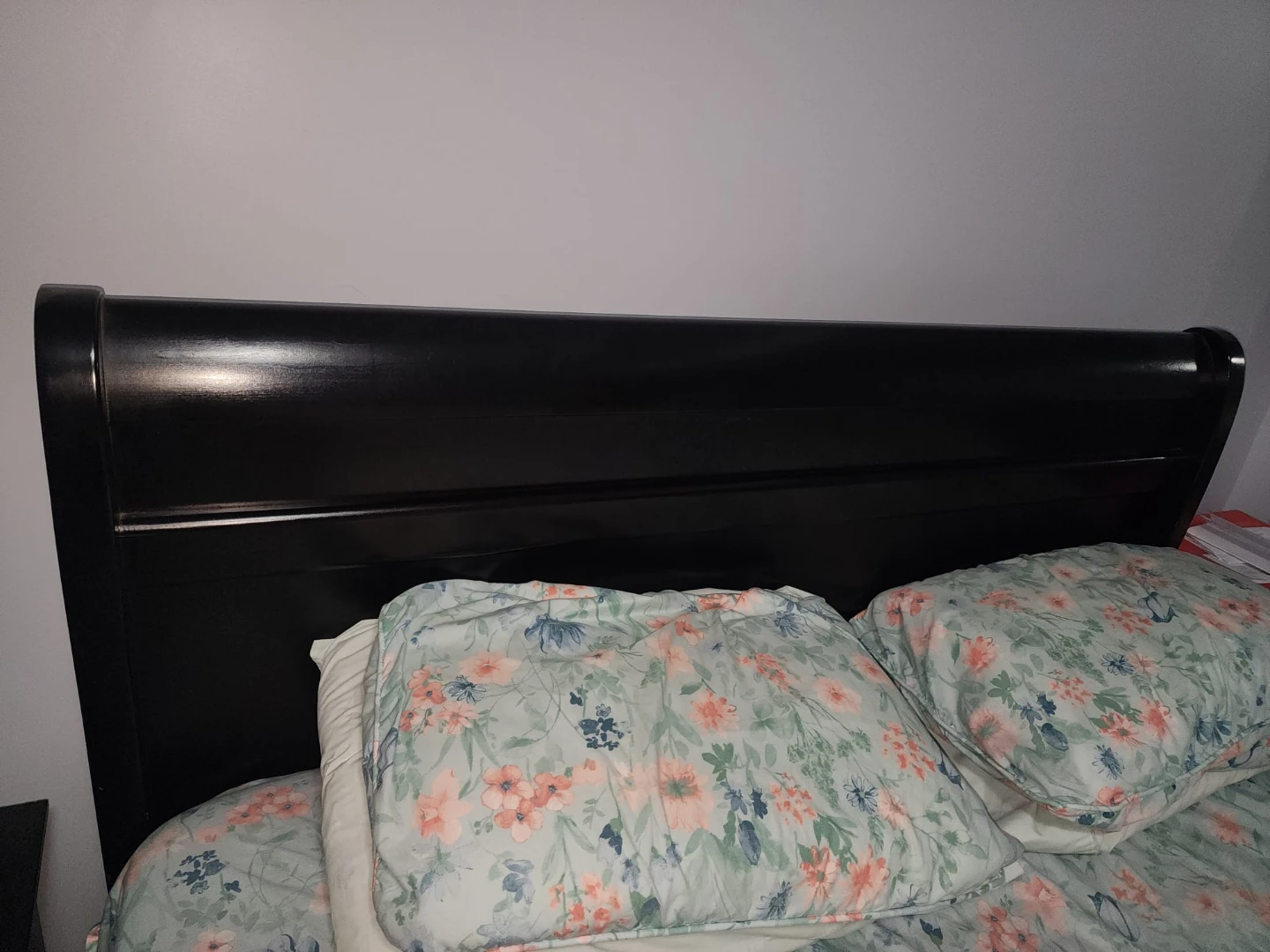 Modern Black Queen Sleigh Bed Set with Mattress - photo 3
