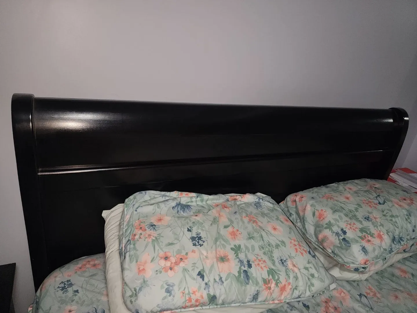 Modern Black Queen Sleigh Bed Set with Mattress image indicator(3)