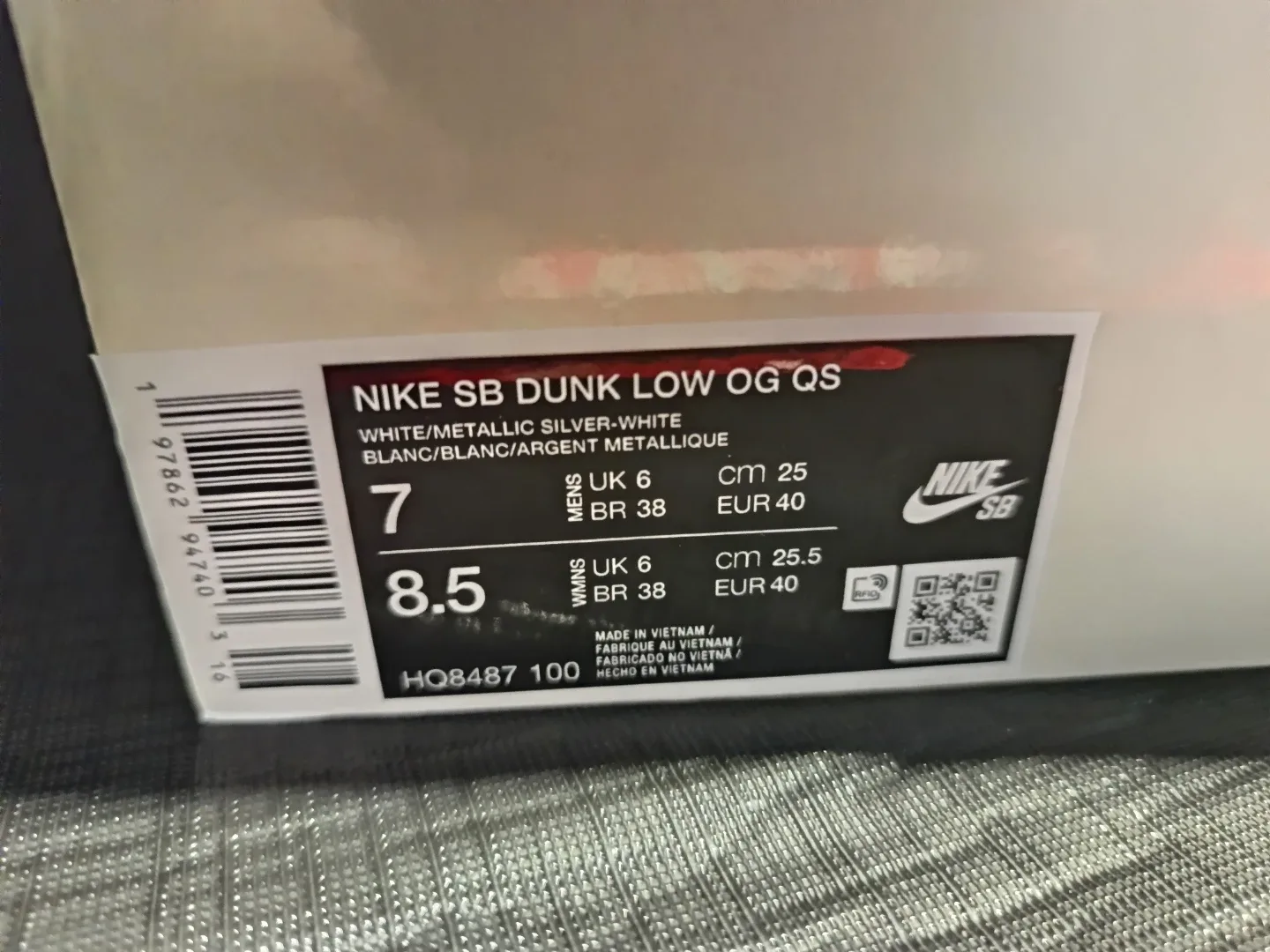Christmas is coming! BRAND NEW Supreme Nike SB Dunk Low. image indicator(7)