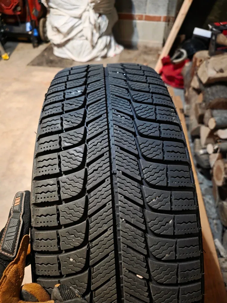 Michelin X-Ice 215/55R17 Studless Winter Tire image indicator(2)