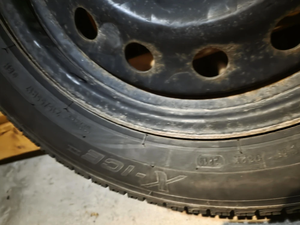 Michelin X-Ice 215/55R17 Studless Winter Tire - photo 3