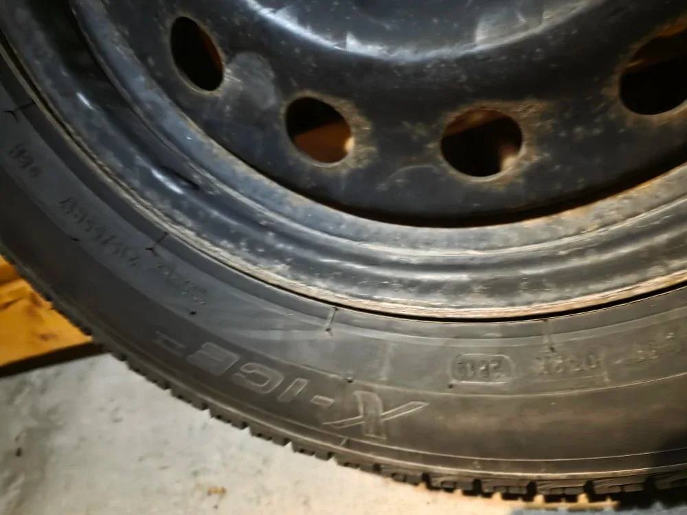 Michelin X-Ice 215/55R17 Studless Winter Tire image indicator(3)