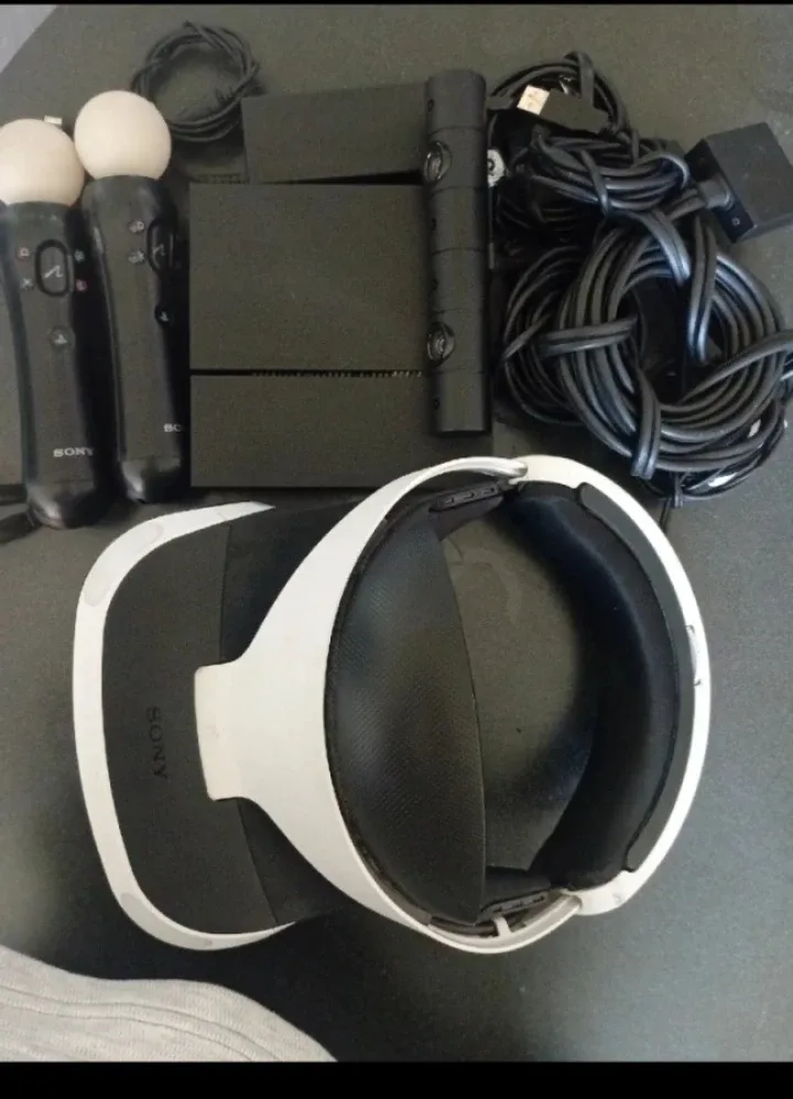 Sony PlayStation VR Headset with Controllers image indicator(2)