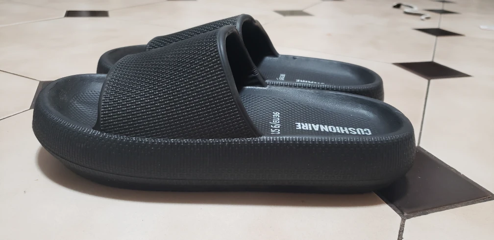 shoes/ slippers