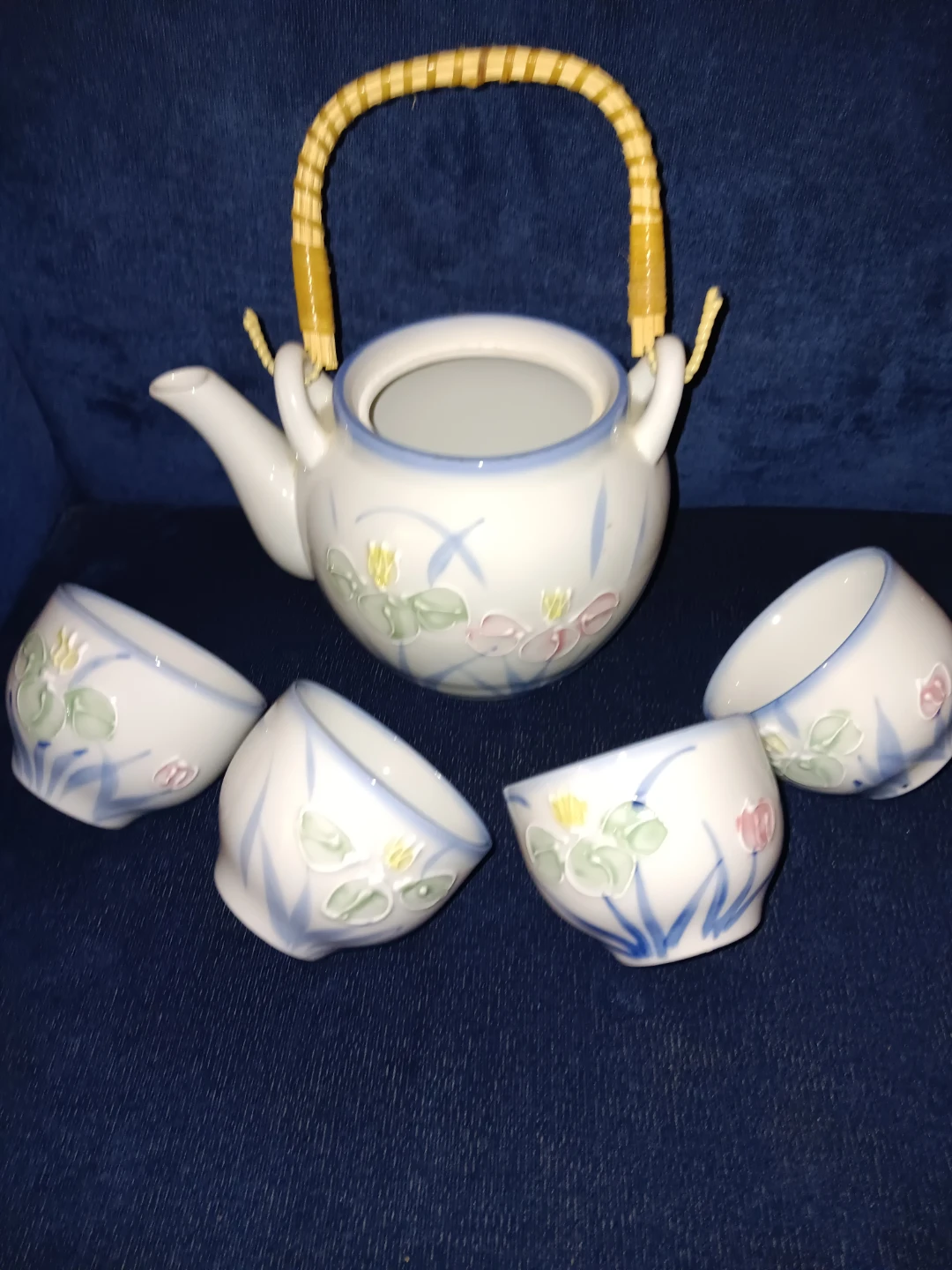 Tea Set with Teapot and 4 Cups - photo 2