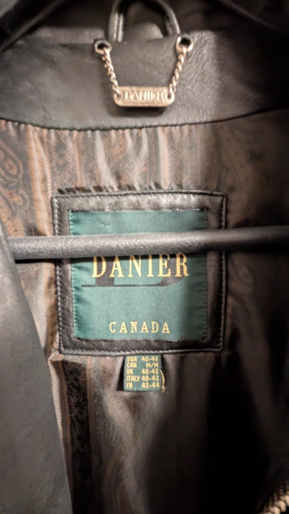 Danier Genuine Leather Jacket Size 40-42 - photo 3