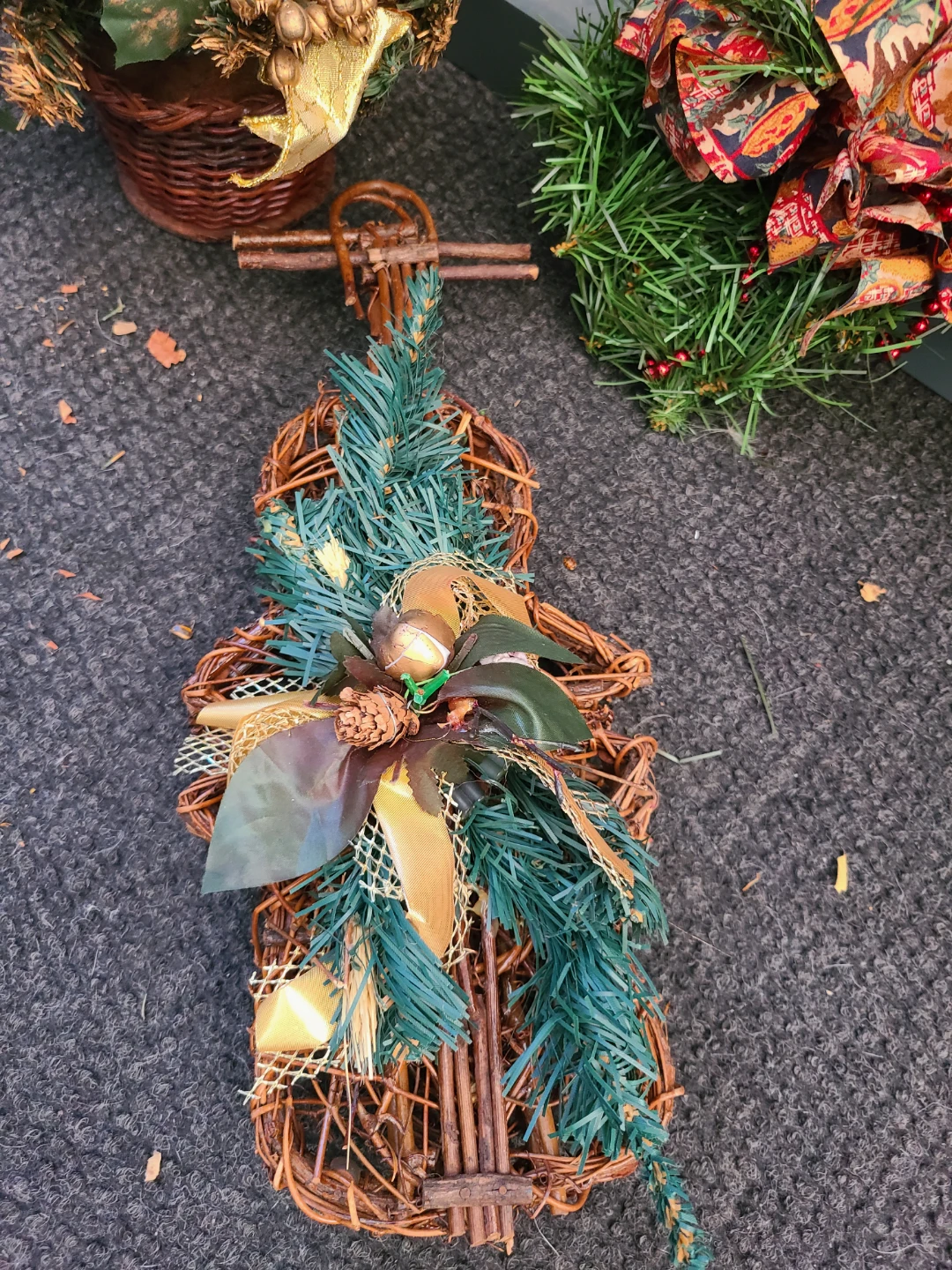 Christmas Decorations - Tree, Wreath, Violin - photo 4