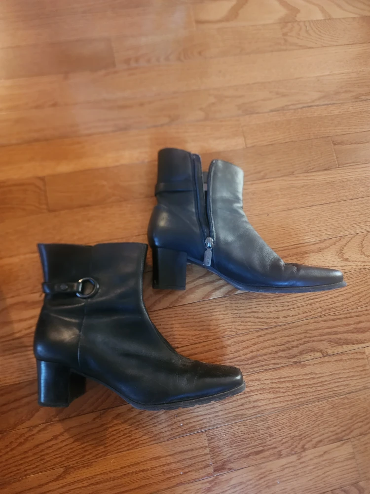 Aqua College Black Leather Ankle Boots