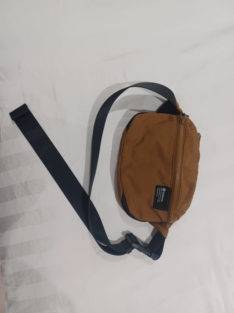 Lululemon Everywhere Belt Bag - Bronze