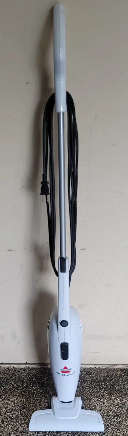 Bissell FeatherWeight Stick Lightweight Bagless Vacuum image indicator(2)