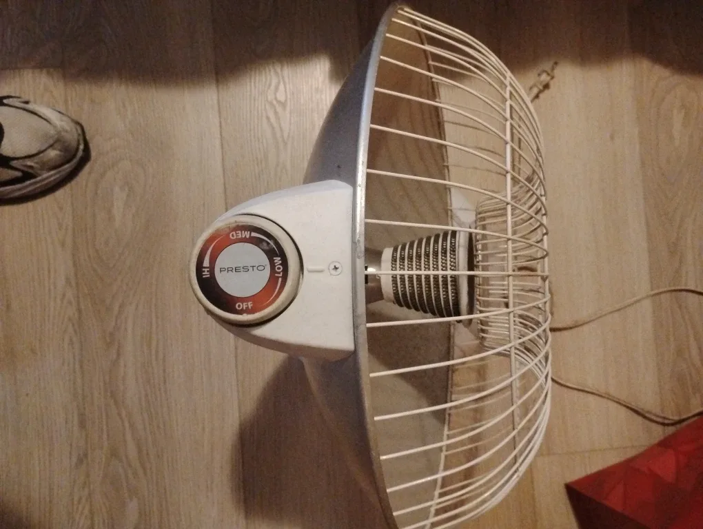 Presto HeatDish Footlight Electric Space Heater image indicator(2)