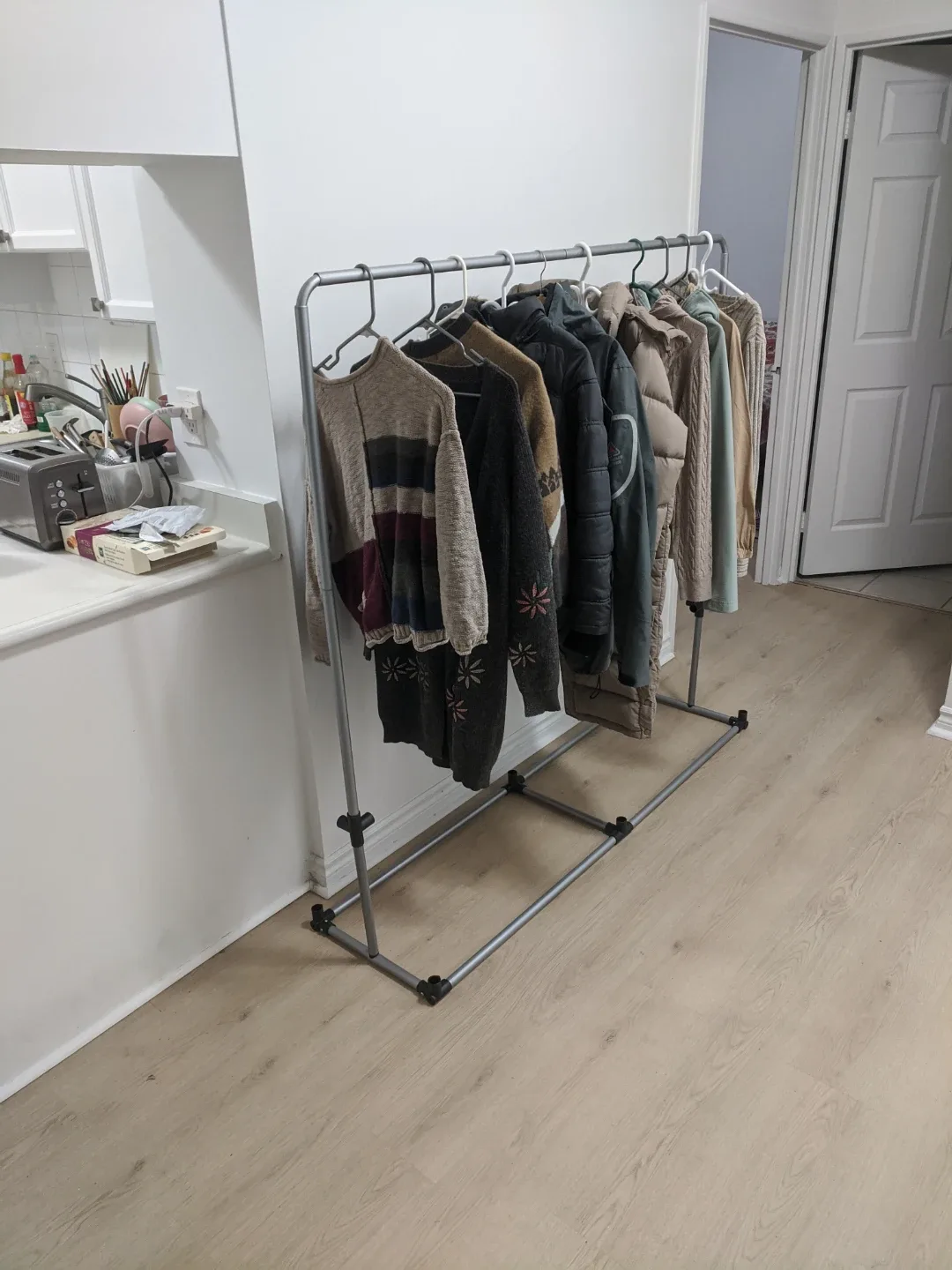 Metal Clothes Rack image indicator(5)